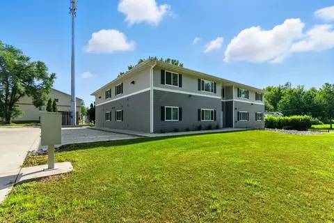 2557 W 3rd St, Waterloo, IA 50701