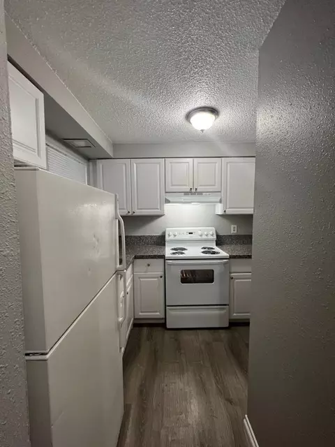 15850 NE Glisan St, Portland, OR 97230