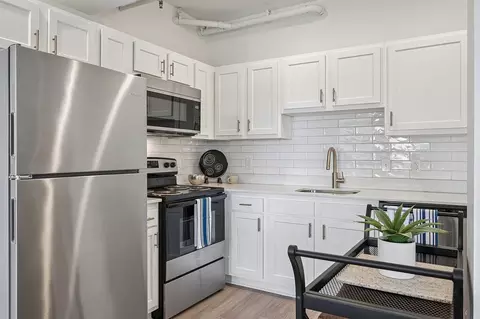 323 W Broadway, Louisville, KY 40202