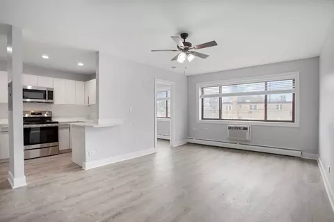6826 N Ridge Blvd, Chicago, IL 60645