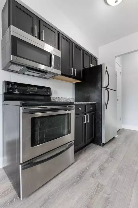 6826 N Ridge Blvd, Chicago, IL 60645