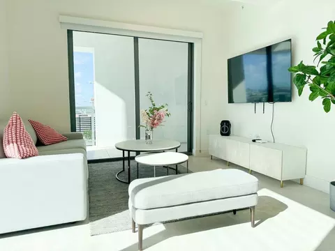 239 SW 9th St, Miami, FL 33130