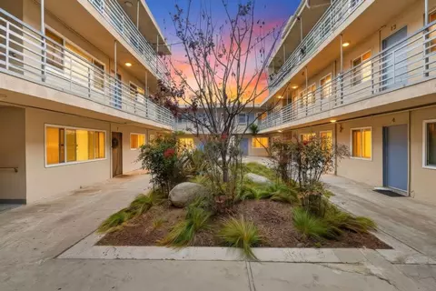 6113 8th Ave, Los Angeles, CA 90043