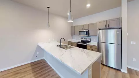 1631 4th St NE, Watertown, SD 57201