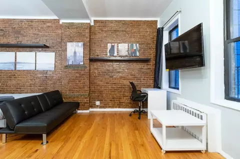 200 E 11th St, New York, NY 10003