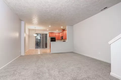 Se Chase Loop, Gresham, OR 97080 photo 4