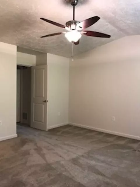 Se Chase Loop, Gresham, OR 97080 photo 28