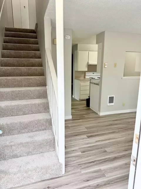 608 R St, Vancouver, WA 98661