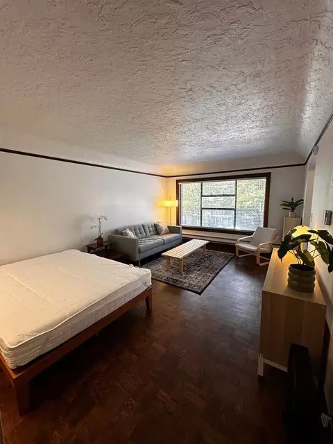 2933 2nd Ave, Seattle, WA 98121