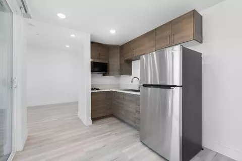 549 N Heliotrope Dr, Los Angeles, CA 90004