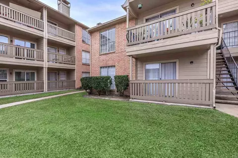 9400 Coventry Square Dr, Houston, TX 77099 photo 3
