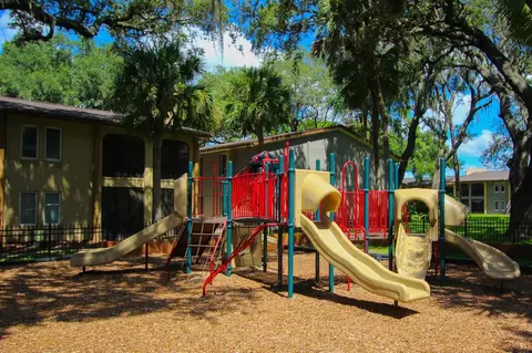 5659 Del Prado Dr, Tampa, FL 33617 photo 11