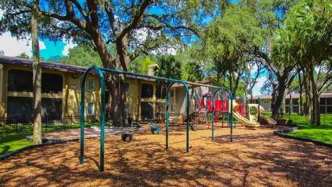 5659 Del Prado Dr, Tampa, FL 33617 photo 12