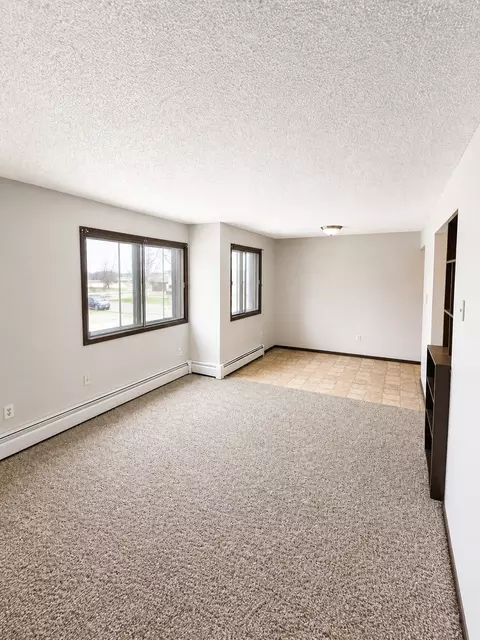761 S 9th St, Bird Island, MN 55310