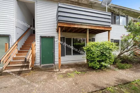 19849 NE Halsey St, Portland, OR 97230