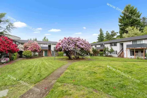 19849 NE Halsey St, Portland, OR 97230