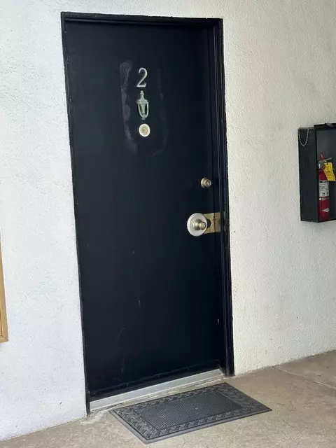 10805 Camarillo St, Los Angeles, CA 91602