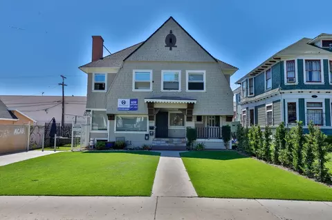 2811 Menlo Ave, Los Angeles, CA 90007