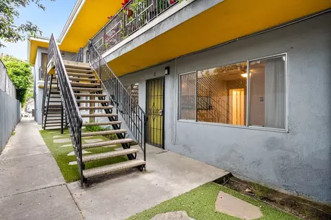 912 Gladys Ave, Long Beach, CA 90804