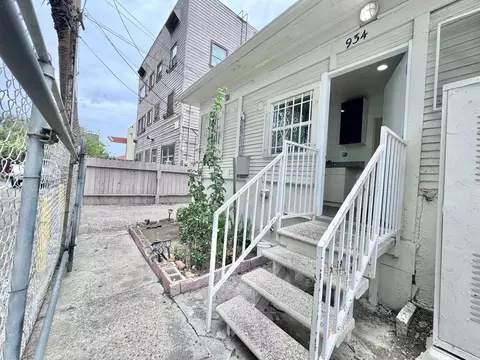 930 Albany St, Los Angeles, CA 90015