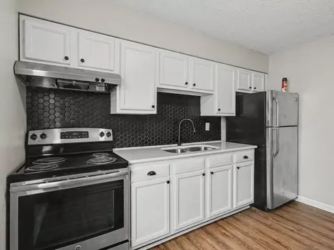 1130 S 31st St, Omaha, NE 68105
