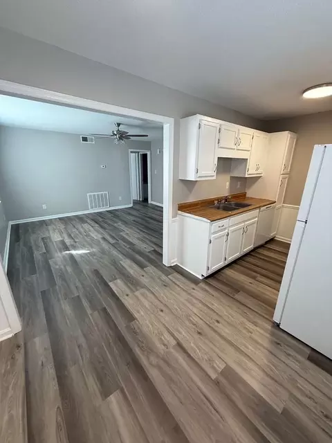 1809 A-d, Decatur, AL 35603