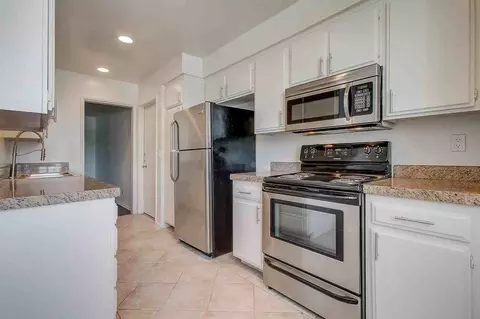 4365 Mammoth Ave, Los Angeles, CA 91423