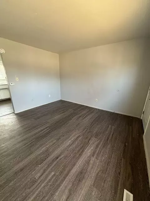 821 W 8th St, Waterloo, IA 50702
