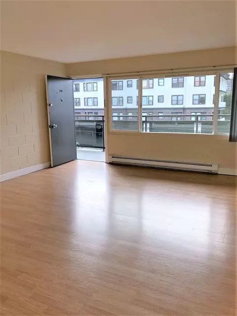 219 Bellevue Ave E, Seattle, WA 98102