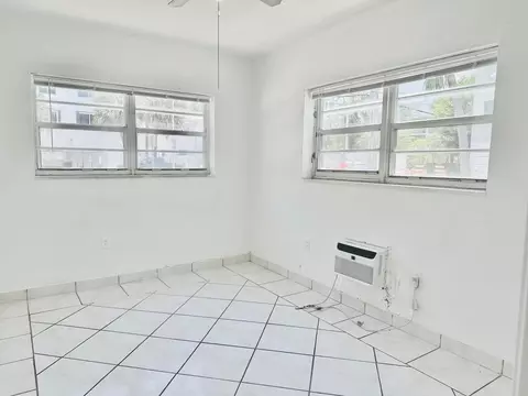 1604 Bay Rd, Miami Beach, FL 33139