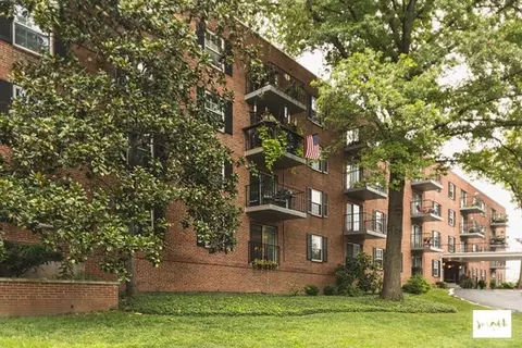 55 S Gore Ave, Webster Groves, MO 63119