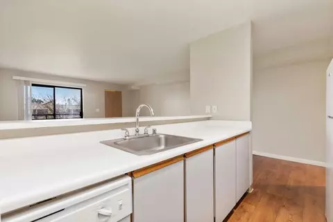 500 13th Ave E, Seattle, WA 98102