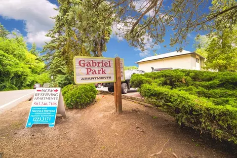 7740 SW 45th Ave, Portland, OR 97219