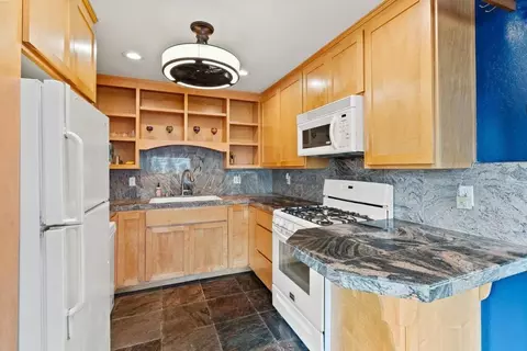531 Dufour St, Santa Cruz, CA 95060