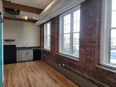 252 Willow St, Manchester, NH 03103
