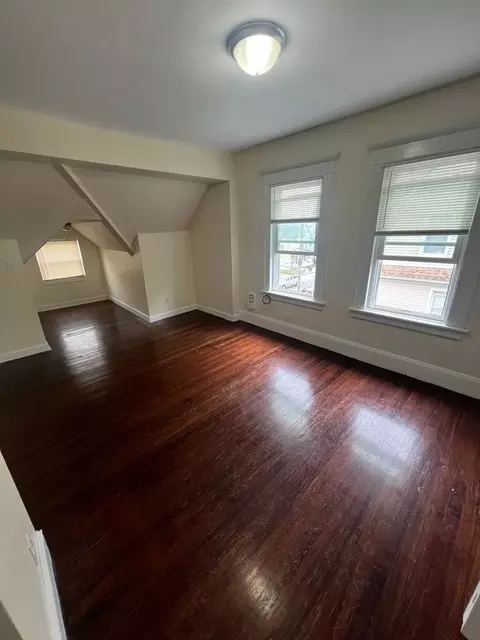 65 Fox St, Bridgeport, CT 06605