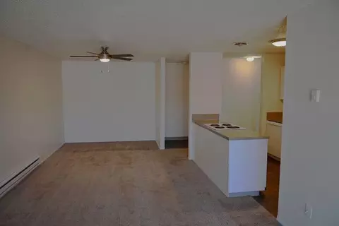2295 SE Courtney Ave, Oak Grove, OR 97222
