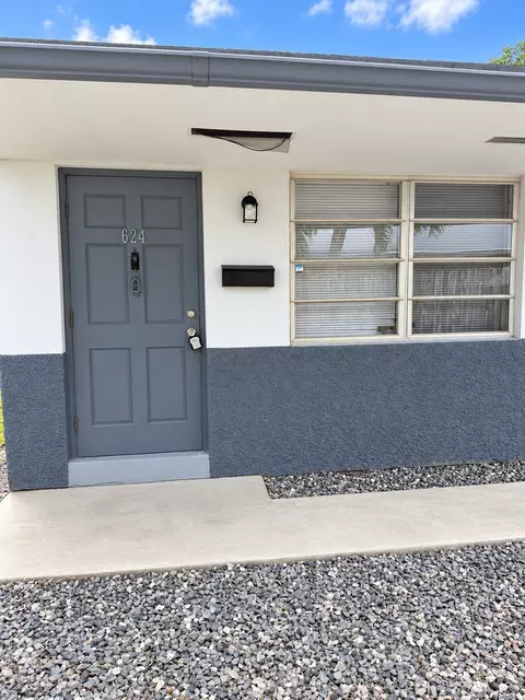 624 SW 7th Ave, Hallandale Beach, FL 33009