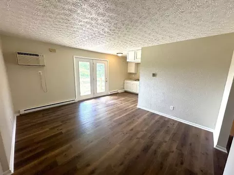 180 Manor Dr, Wellsburg, WV 26070