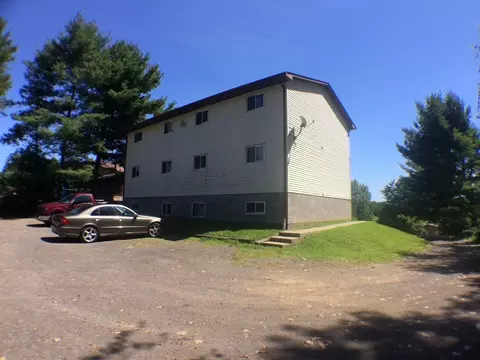 180 Manor Dr, Wellsburg, WV 26070