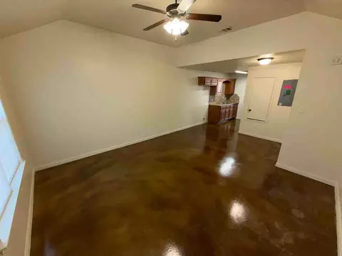 1307 S 10th St, Temple, TX 76504
