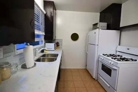 12423 Chandler Blvd, Valley Village, CA 91607