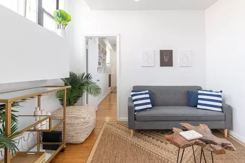 200 E 11th St, New York, NY 10003