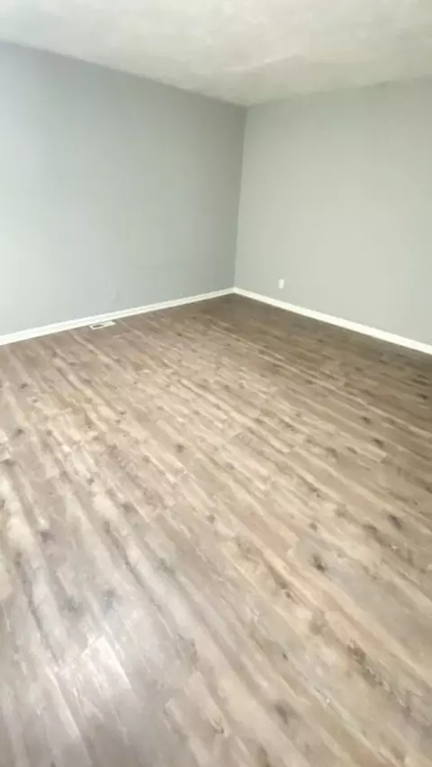 1929 Peabody Ln, Louisville, KY 40218