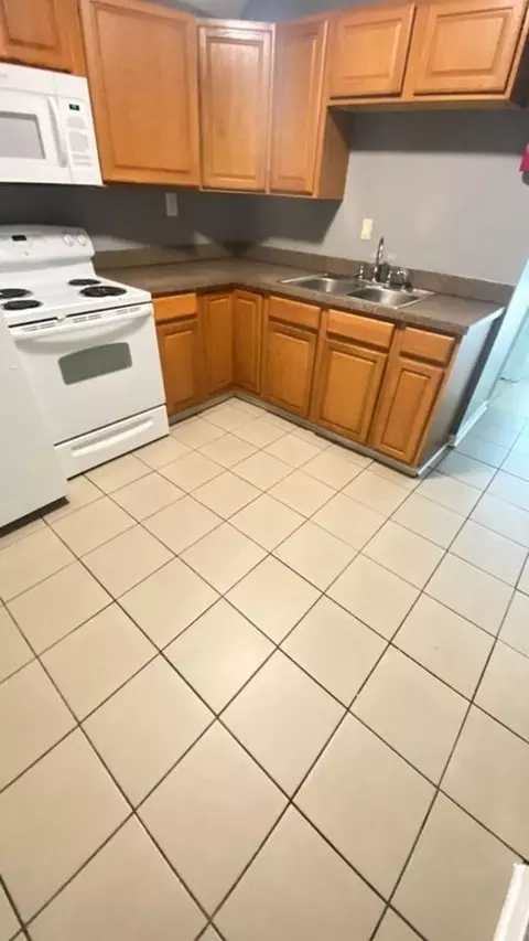 1929 Peabody Ln, Louisville, KY 40218