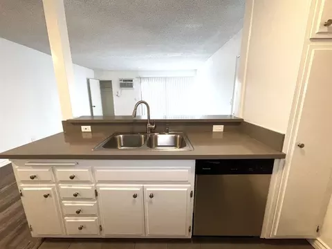 9711 Regent St, Los Angeles, CA 90034