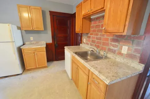 53 Forest St, Fitchburg, MA 01420