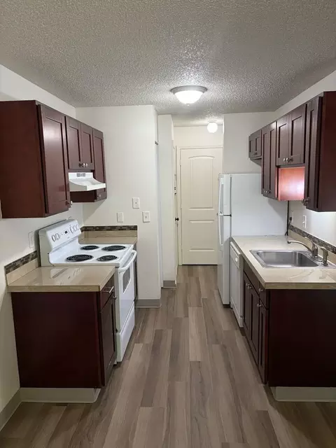 2295 SE Courtney Ave, Oak Grove, OR 97222