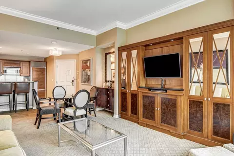 145 E Harmon Ave, Paradise, NV 89109