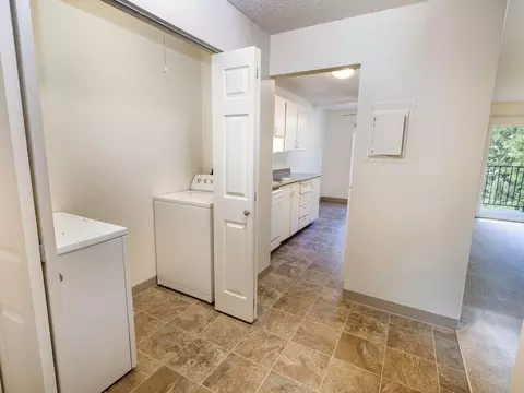 9730 SW 35th Dr, Portland, OR 97219